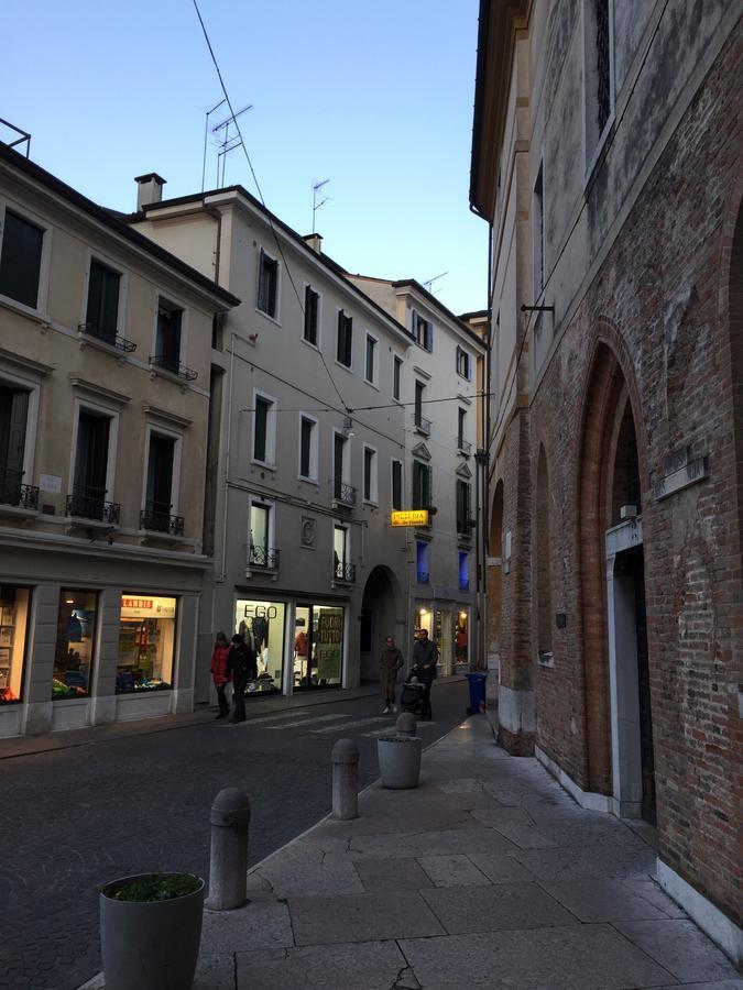 Portico Oscuro Deluxe Apartment - centro città Treviso Exterior foto