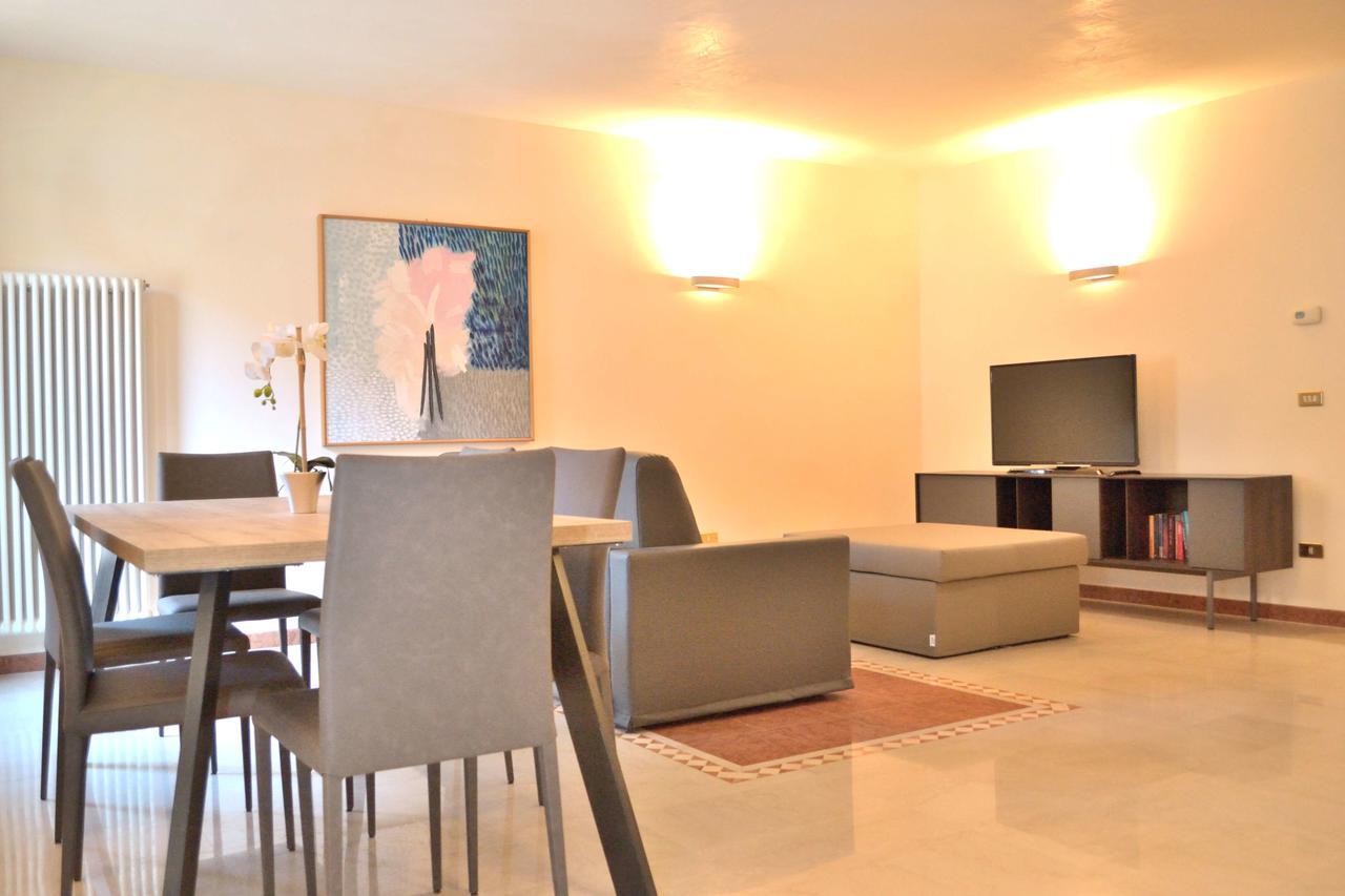 Portico Oscuro Deluxe Apartment - centro città Treviso Exterior foto