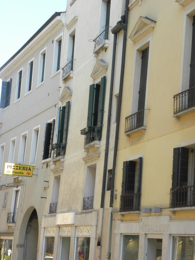 Portico Oscuro Deluxe Apartment - centro città Treviso Exterior foto